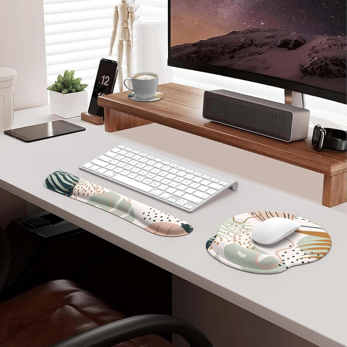 Ergonomic Mouse Pad and Wrist Support Set with Non-Slip Base for Computer and Laptop Use, Includes Coasters, Ideal for Home Office, Tropical Plants Design