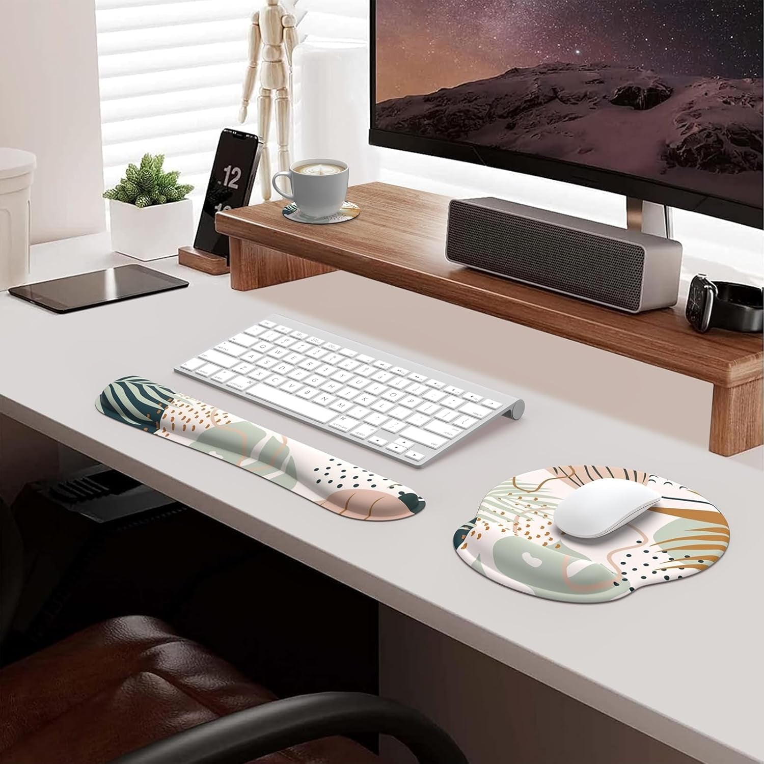 Ergonomic Mouse Pad and Wrist Support Set with Non-Slip Base for Computer and Laptop Use, Includes Coasters, Ideal for Home Office, Tropical Plants Design
